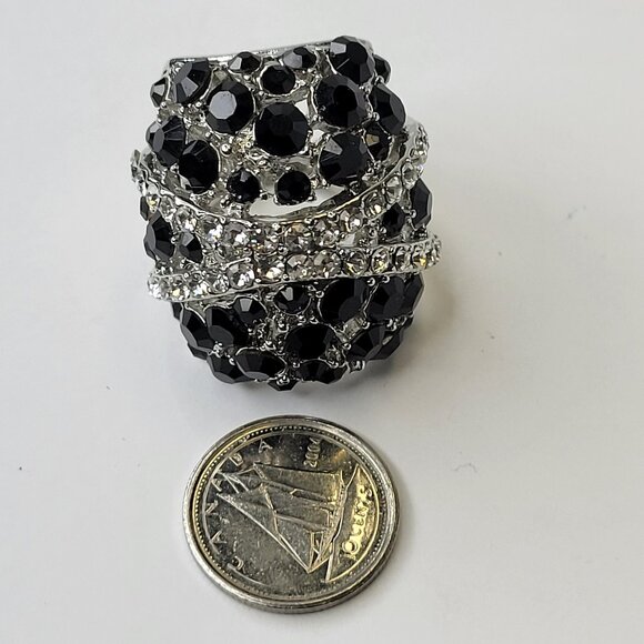 Flamboyant Black and Crystal Cocktail Fashion Ring - Picture 8 of 13